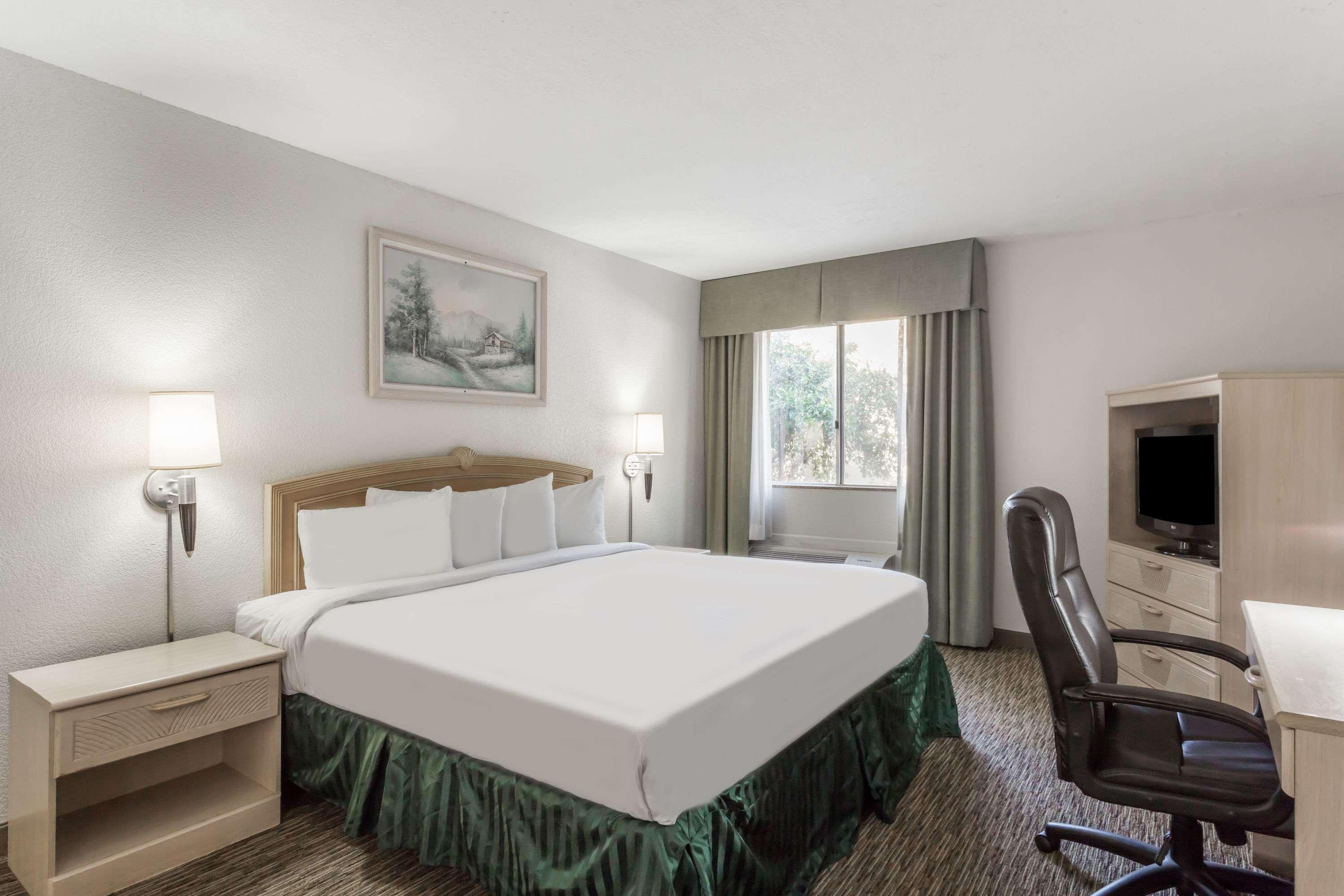 Days Hotel By Wyndham Peoria Glendale Area Exterior photo