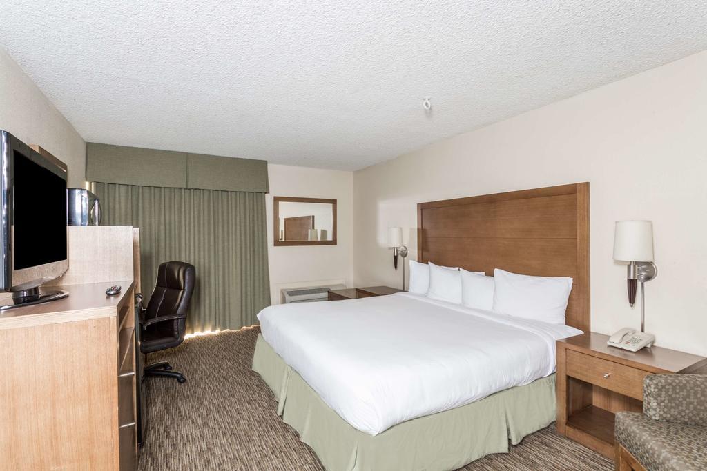 Days Hotel By Wyndham Peoria Glendale Area Exterior photo